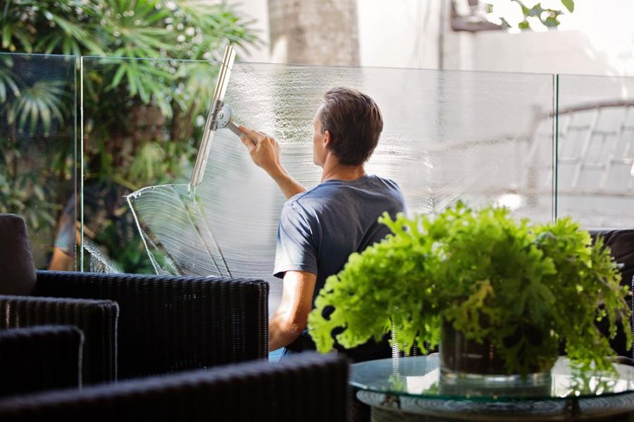 Begin april start hét seizoen voor voorjaarsschoonmaak weer. Benut deze gekke tijd en ga schoonmaken. Daar hoef je je huis niet voor uit!